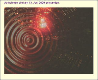 Bildschirmfoto: Das Foto wird mit einem Wassertropfen animiert und baut sich langsam wellenartig auf.