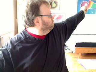 Foto: Mein Kopf, Oberkörper und linker Arm drehen sich "bis zum Anschlag" schnell nach hinten.